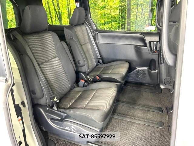 Toyota VOXY 2019-02 288932-8