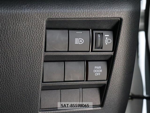 Toyota NOAH 2023-06 342624-18