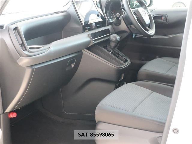 Toyota NOAH 2023-06 342624-29
