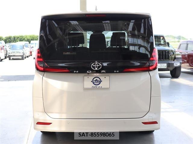 Toyota NOAH 2023-06 342624-4