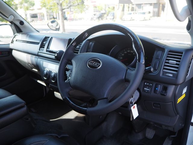 Toyota HIACE VAN 2010-11 26312-1