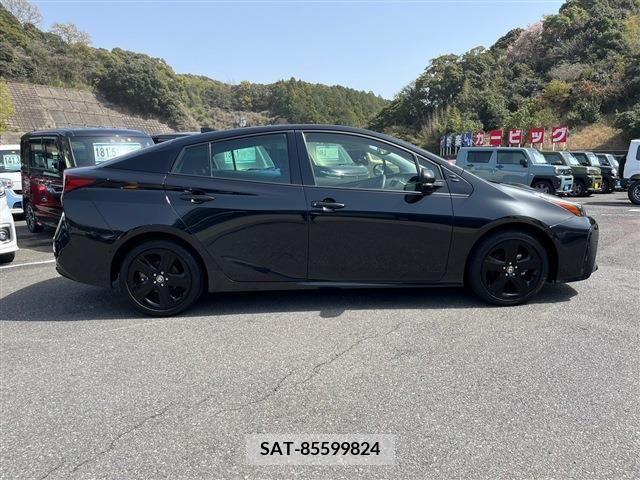 Toyota PRIUS 2022-08 255122-11