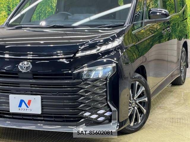 Toyota VOXY 2022-08 370452-13