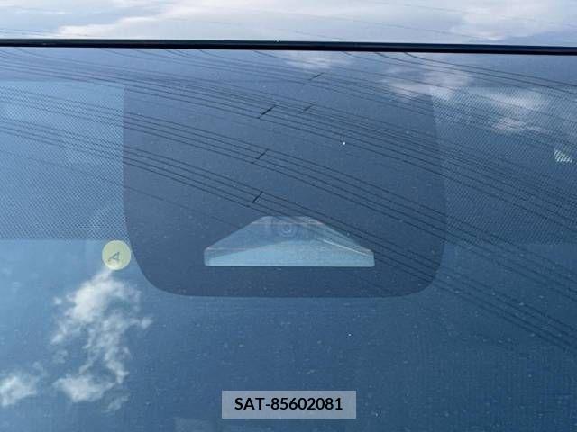 Toyota VOXY 2022-08 370452-2