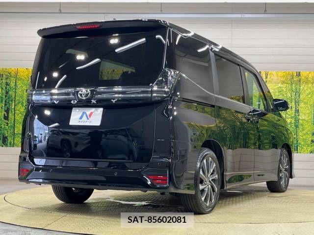 Toyota VOXY 2022-08 370452-18