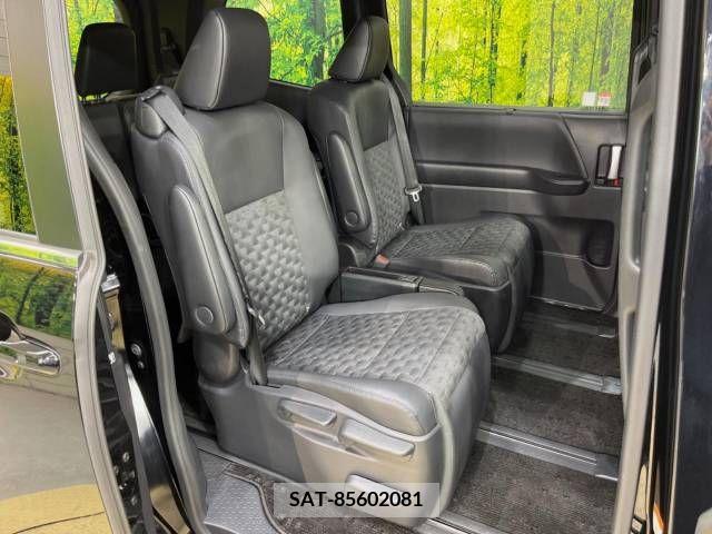 Toyota VOXY 2022-08 370452-9