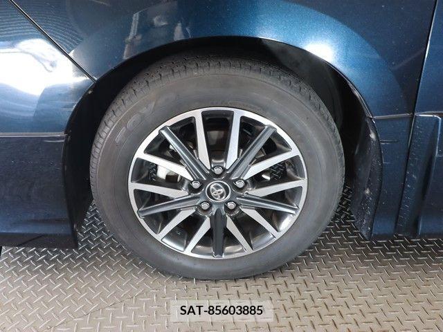 Toyota VOXY 2015-05 229875-19