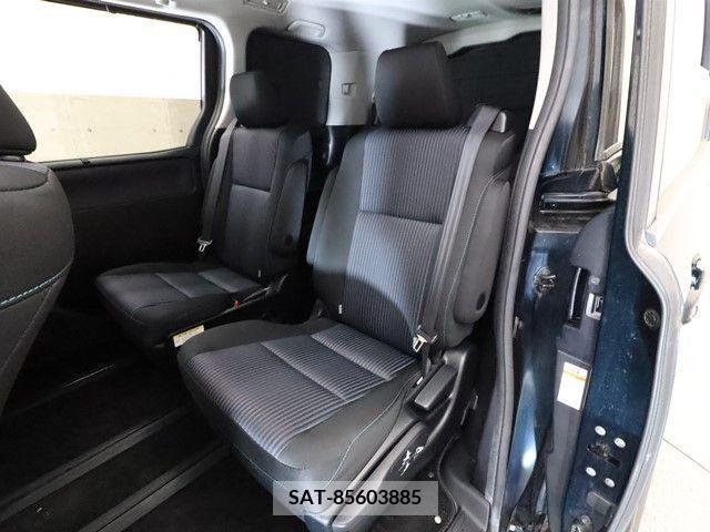 Toyota VOXY 2015-05 229875-6