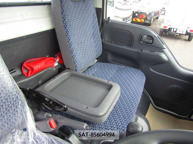 Mazda TITAN 2023-04 200104-21