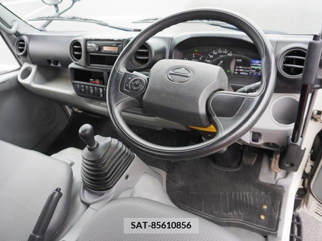 Hino DUTRO 2021-10 223923-2