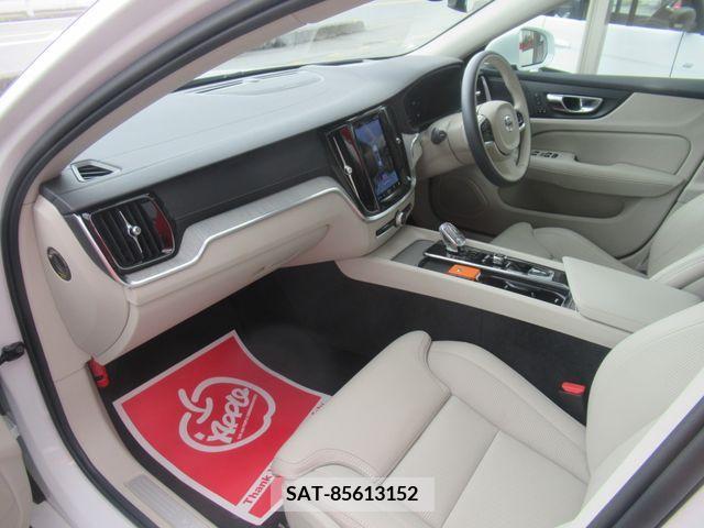 Volvo V60 2023-03 334808-5