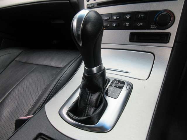 Nissan SKYLINE COUPE 2008-01 8739-14