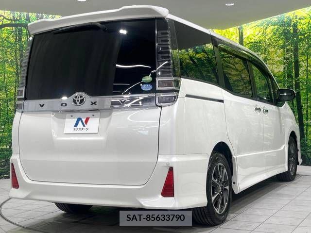 Toyota VOXY 2017-12 288889-17