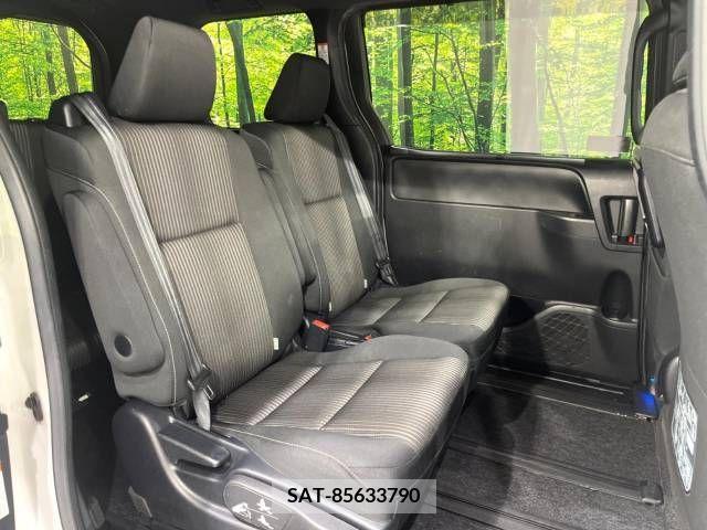 Toyota VOXY 2017-12 288889-9