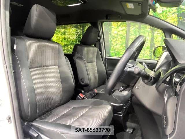Toyota VOXY 2017-12 288889-8