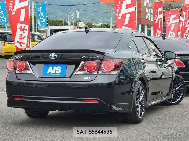 Toyota CROWN SEDAN 2017-11 266087-3