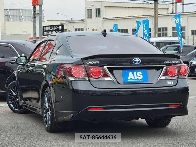 Toyota CROWN SEDAN 2017-11 266087-4