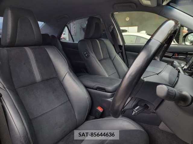 Toyota CROWN SEDAN 2017-11 266087-5
