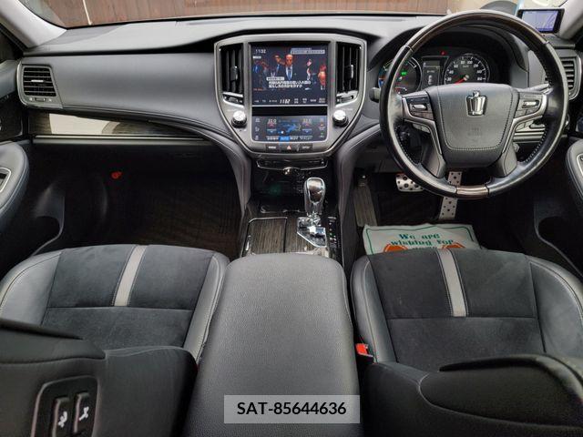 Toyota CROWN SEDAN 2017-11 266087-14