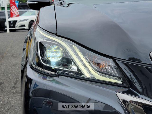 Toyota CROWN SEDAN 2017-11 266087-19