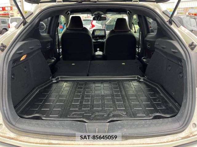 Toyota C-HR 2017-04 248033-10