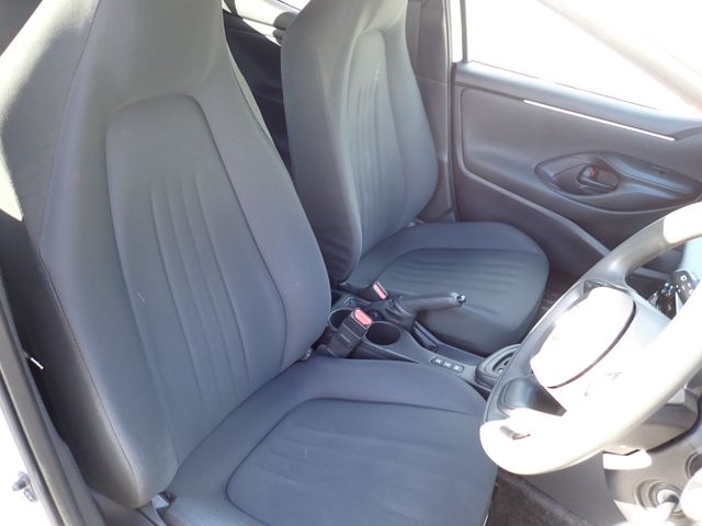 Toyota YARIS 2020-09 6206-14