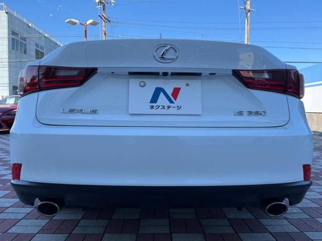 Lexus IS 2015-04 15187-17