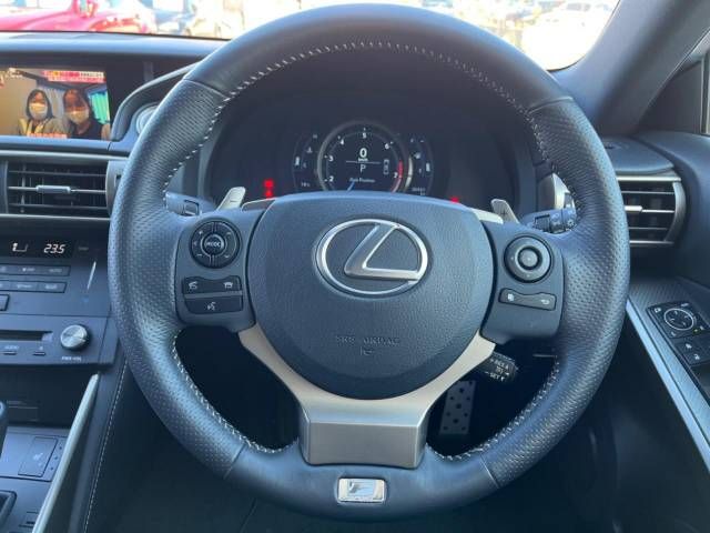 Lexus IS 2015-04 15187-10