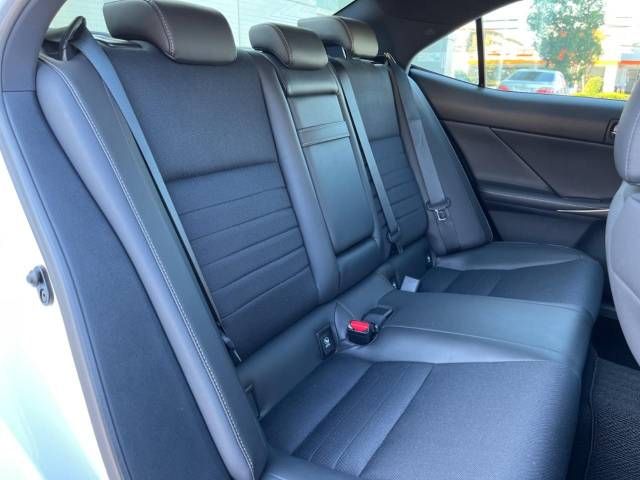 Lexus IS 2015-04 15187-9