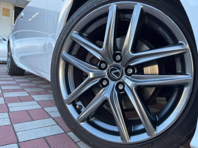 Lexus IS 2015-04 15187-12