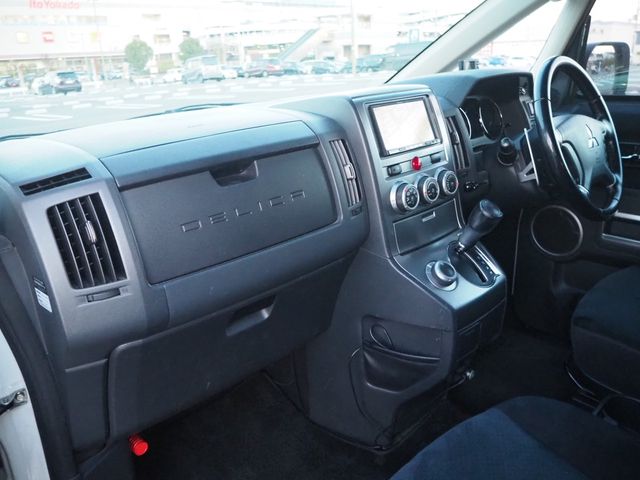 Mitsubishi DELICA D5 2010-03 187867-20