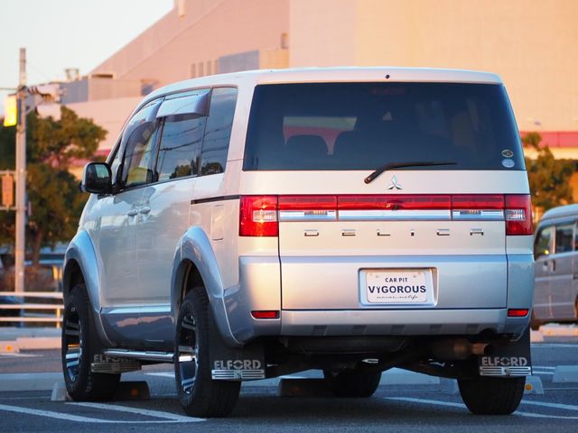 Mitsubishi DELICA D5 2010-03 187867-12