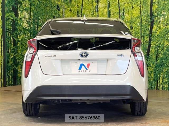 Toyota PRIUS 2017-04 282208-15