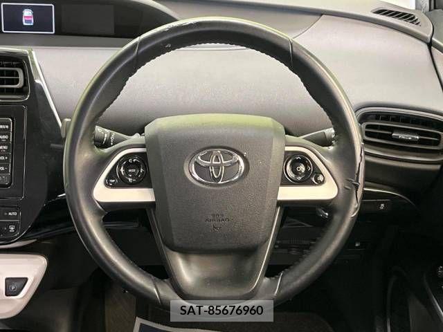 Toyota PRIUS 2017-04 282208-13