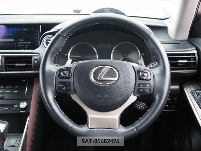 Lexus IS 2017-11 228440-15