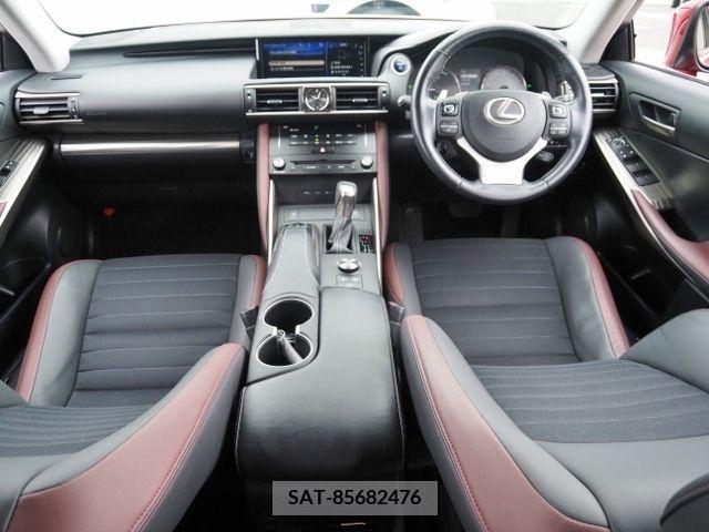 Lexus IS 2017-11 228440-10