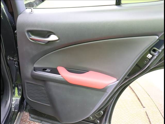 Lexus UX 2020-12 188620-25