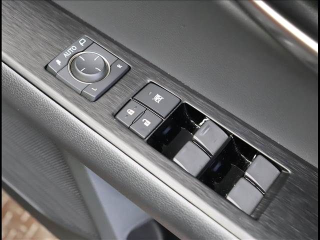 Lexus UX 2020-12 188620-18