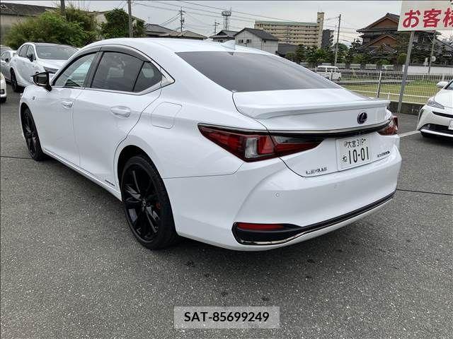 Lexus ES 2022-02 275243-2