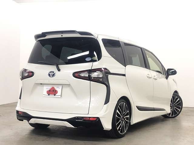 Toyota SIENTA 2017-01 27989-2