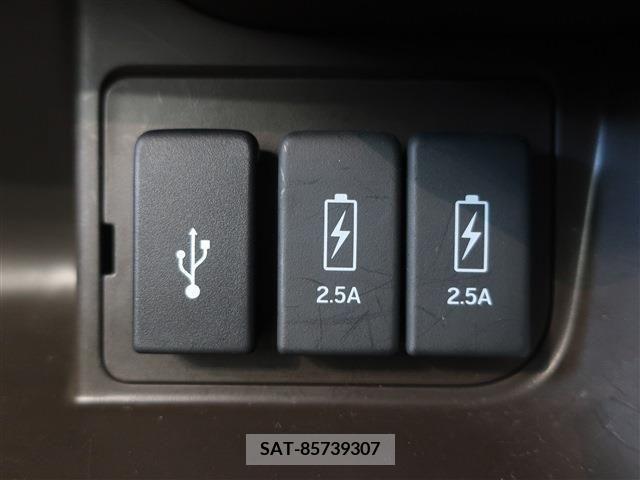 Honda N BOX 2022-03 214404-28