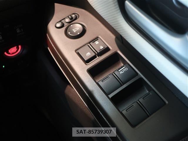 Honda N BOX 2022-03 214404-27