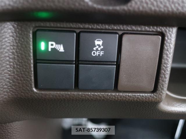 Honda N BOX 2022-03 214404-26