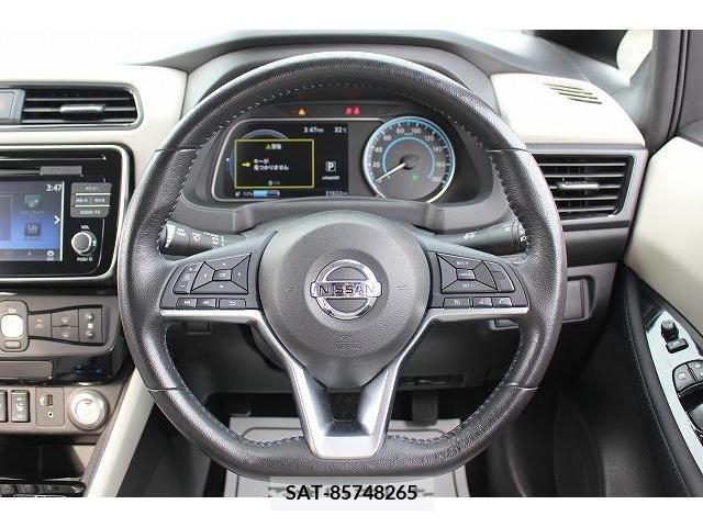 Nissan LEAF 2017-12 352529-15