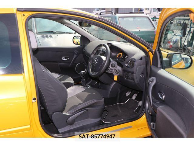 Renault LUTECIA 2010-11 218551-10