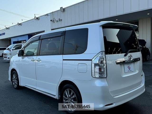 Toyota VOXY 2012-10 370314-14