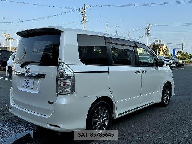 Toyota VOXY 2012-10 370314-13