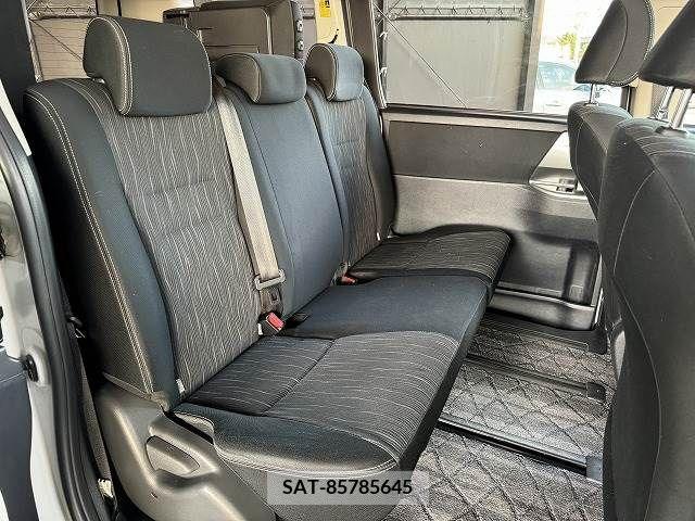 Toyota VOXY 2012-10 370314-9