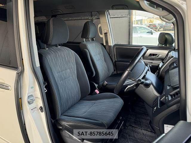 Toyota VOXY 2012-10 370314-8