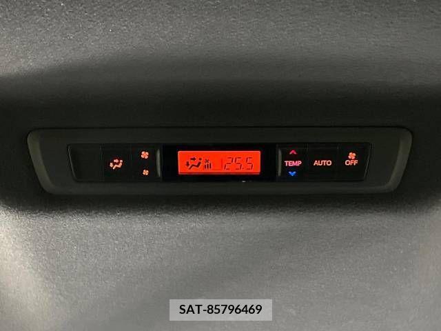 Toyota VOXY 2018-01 321559-7